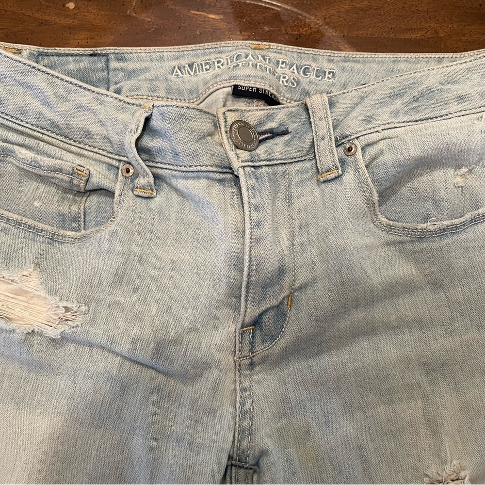 American Eagle size 4 Super stretch, light denim